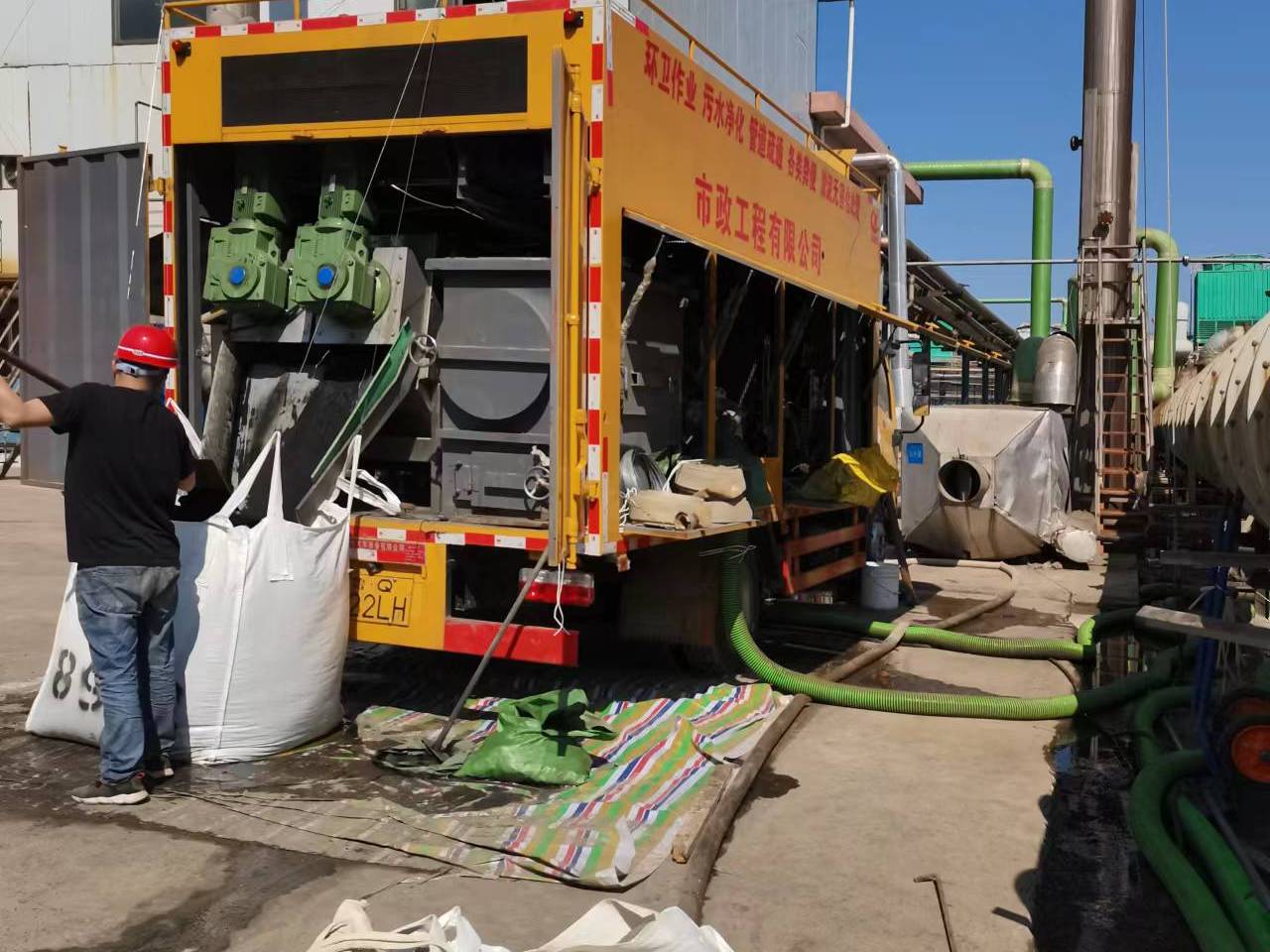 万全淤泥压干处理